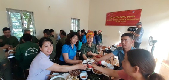 Bữa cơm công đoàn gắn kết doanh nghiệp và người lao động