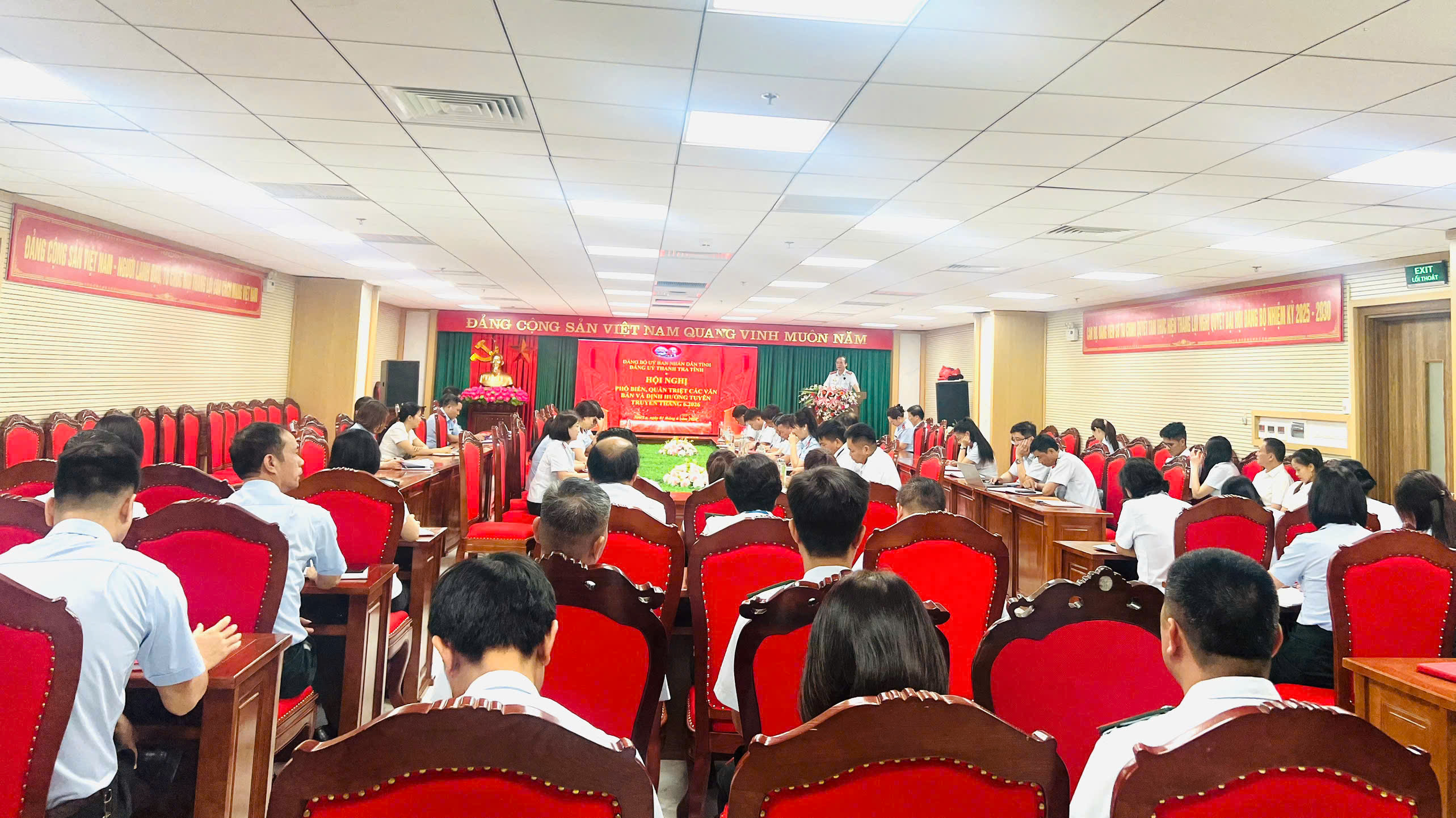 Đảng ủy Thanh tra tỉnh tổ chức sinh hoạt chính trị dưới cờ và Hội nghị phổ biến, quán triệt văn bản tháng 6/2026.