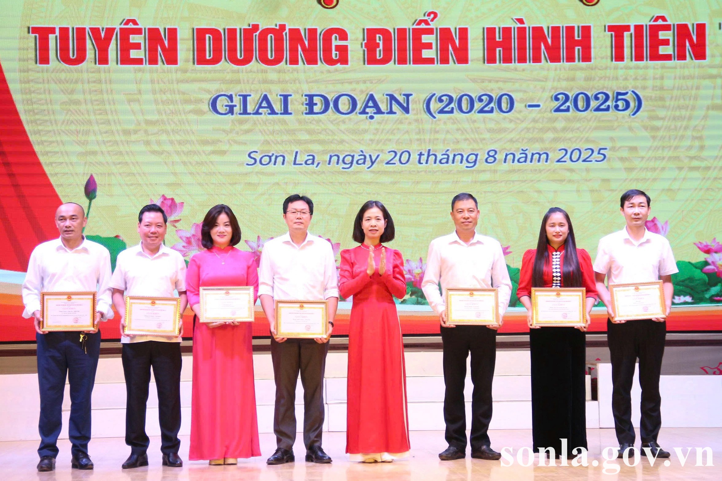 anh tin bai
