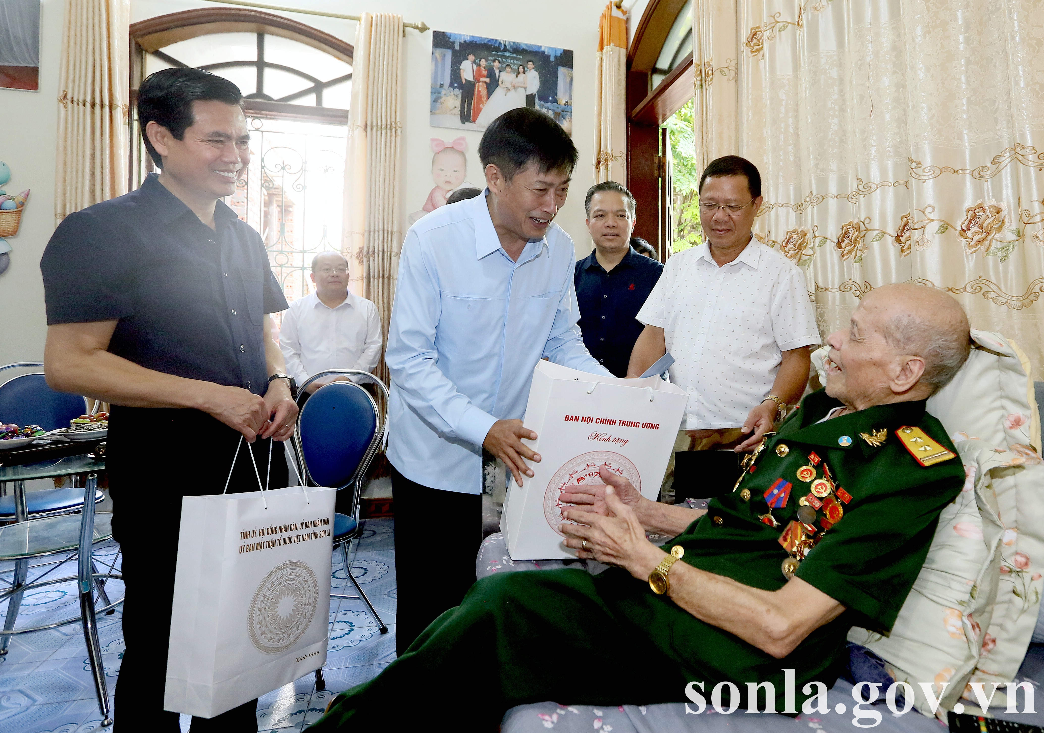 anh tin bai