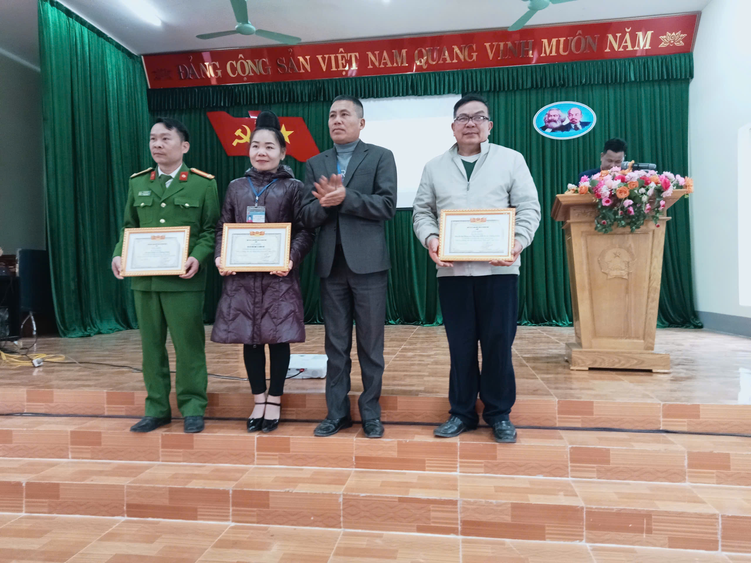 anh tin bai