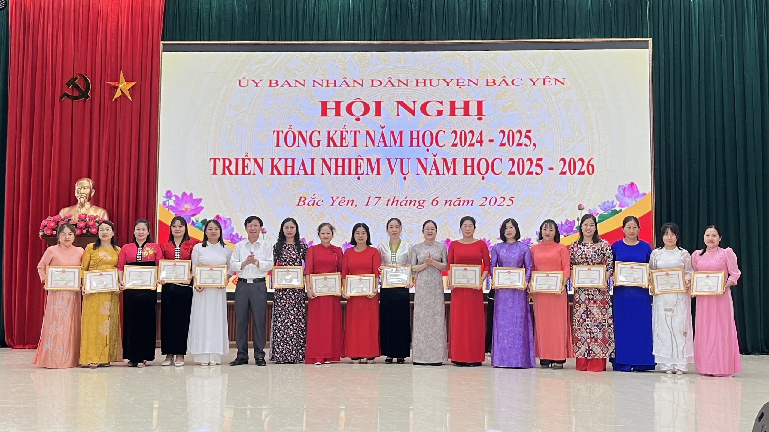 UBND huyện Bắc Yên tổ chức hội nghị tổng kết năm học 2024 -2025 và triển khai nhiệm vụ năm học 2025 -2026