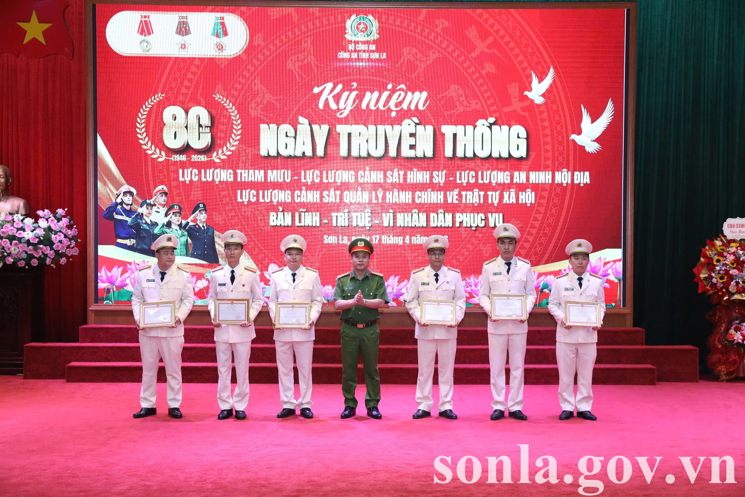 anh tin bai