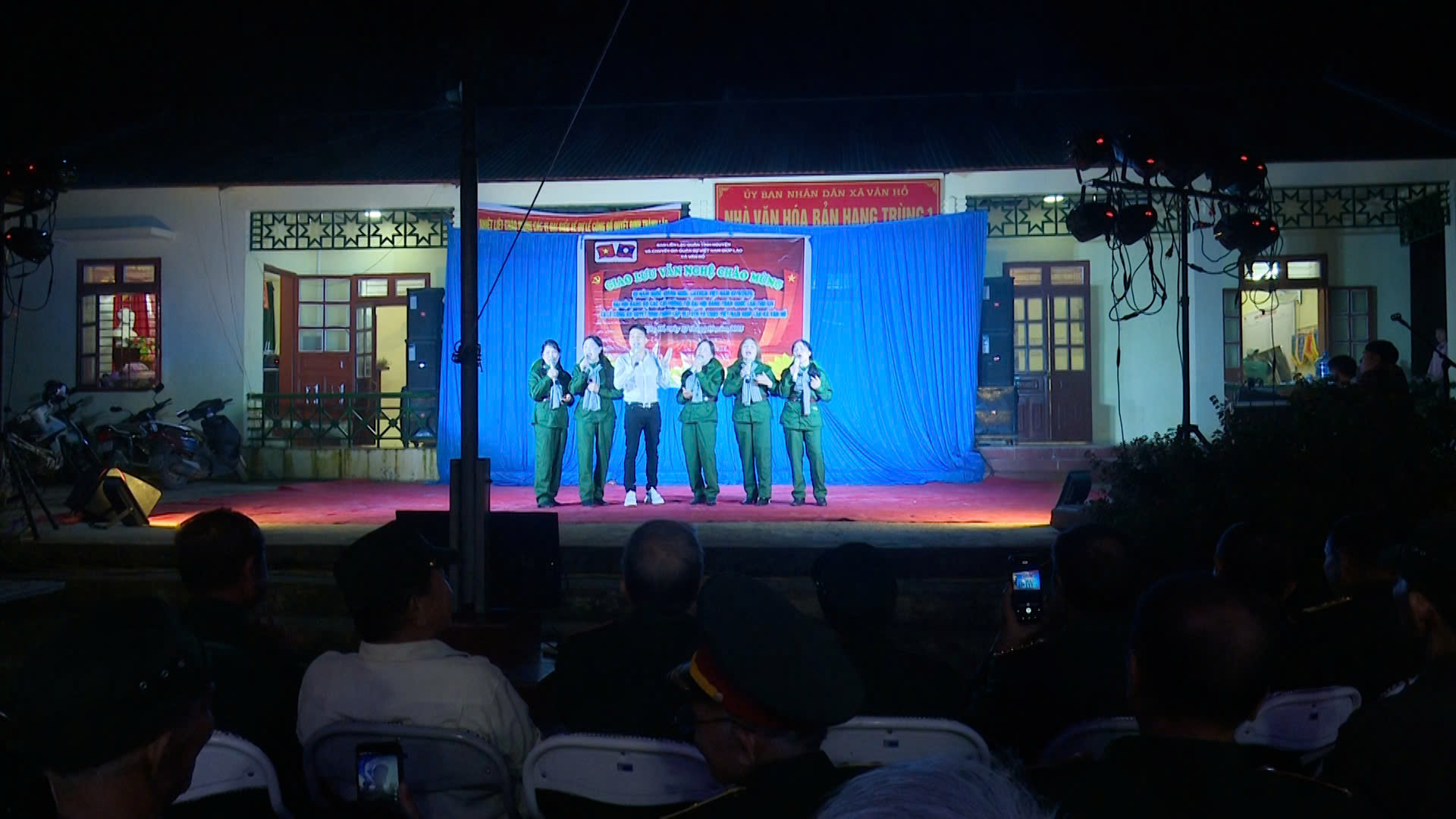 Đêm văn nghệ chào mừng các sự kiện chính trị và thành lập Ban liên lạc QTN xã Vân Hồ