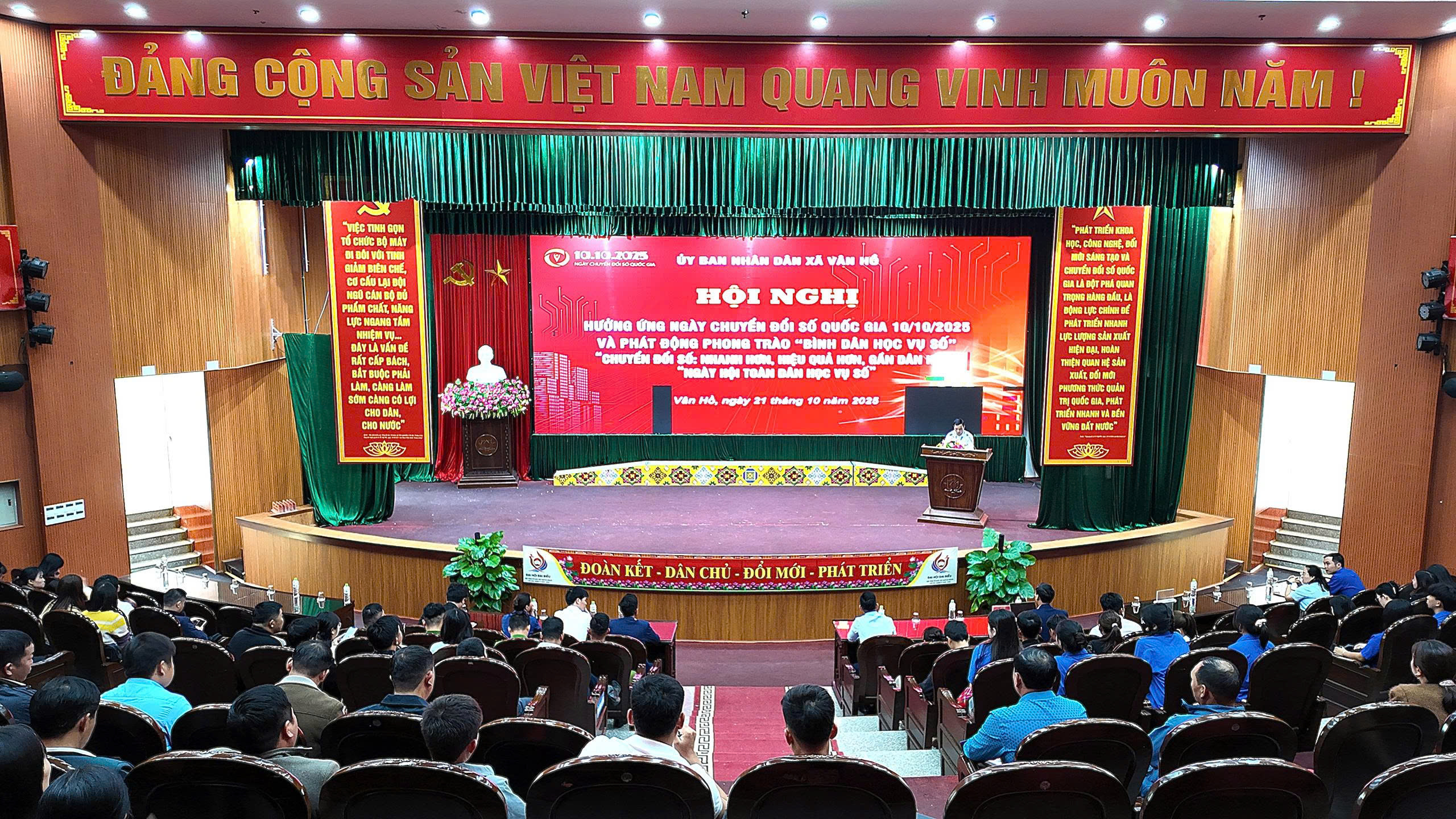 Xã Vân Hồ hưởng ứng ngày chuyển đổi số Quốc gia và phát động phong trào “Bình dân học vụ số” năm 2025