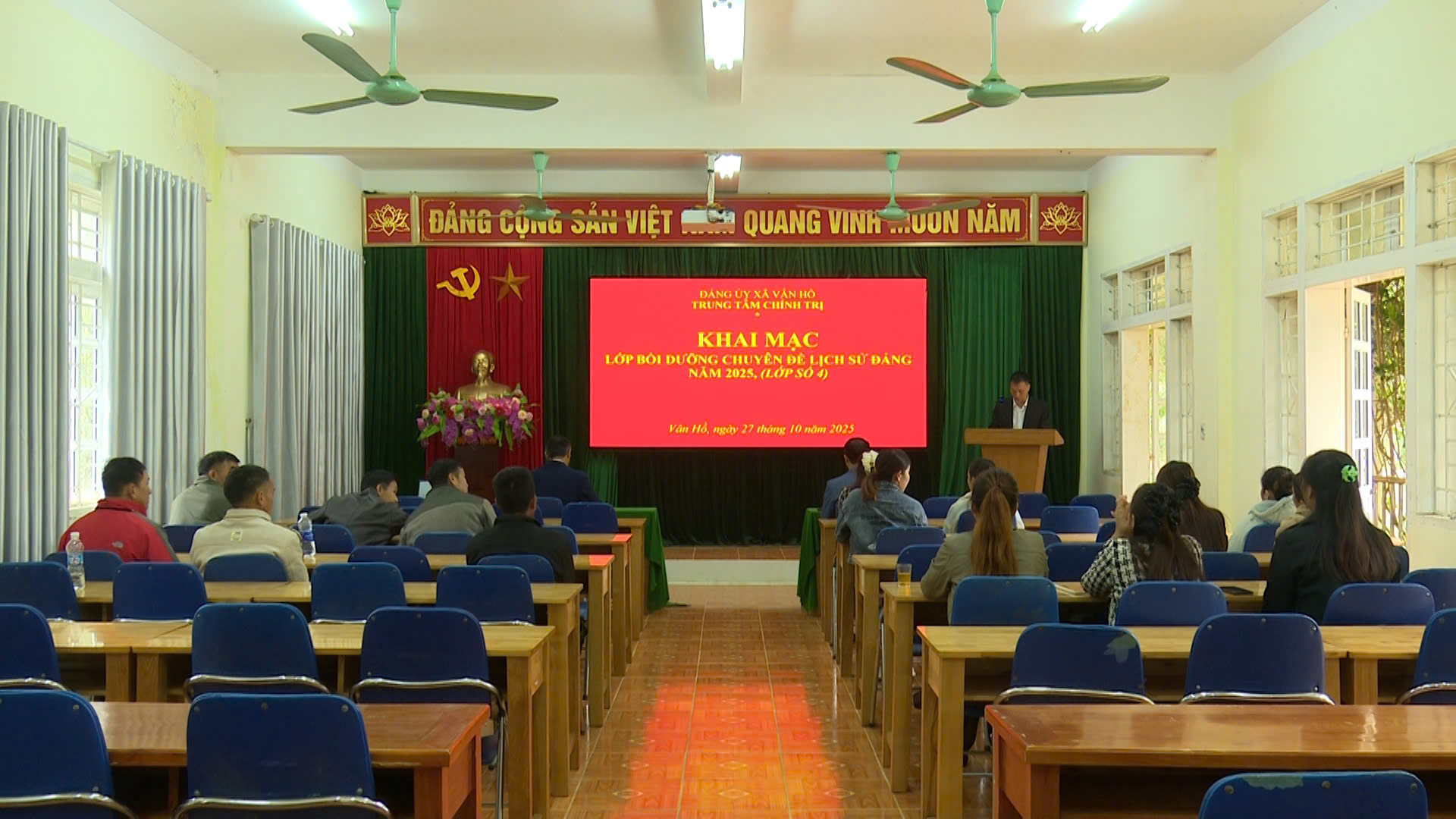 Khai giảng lớp bồi dưỡng chuyên đề Lịch sử Đảng “Đảng ta thật là vĩ đại” – năm 2025 (lớp số 4)