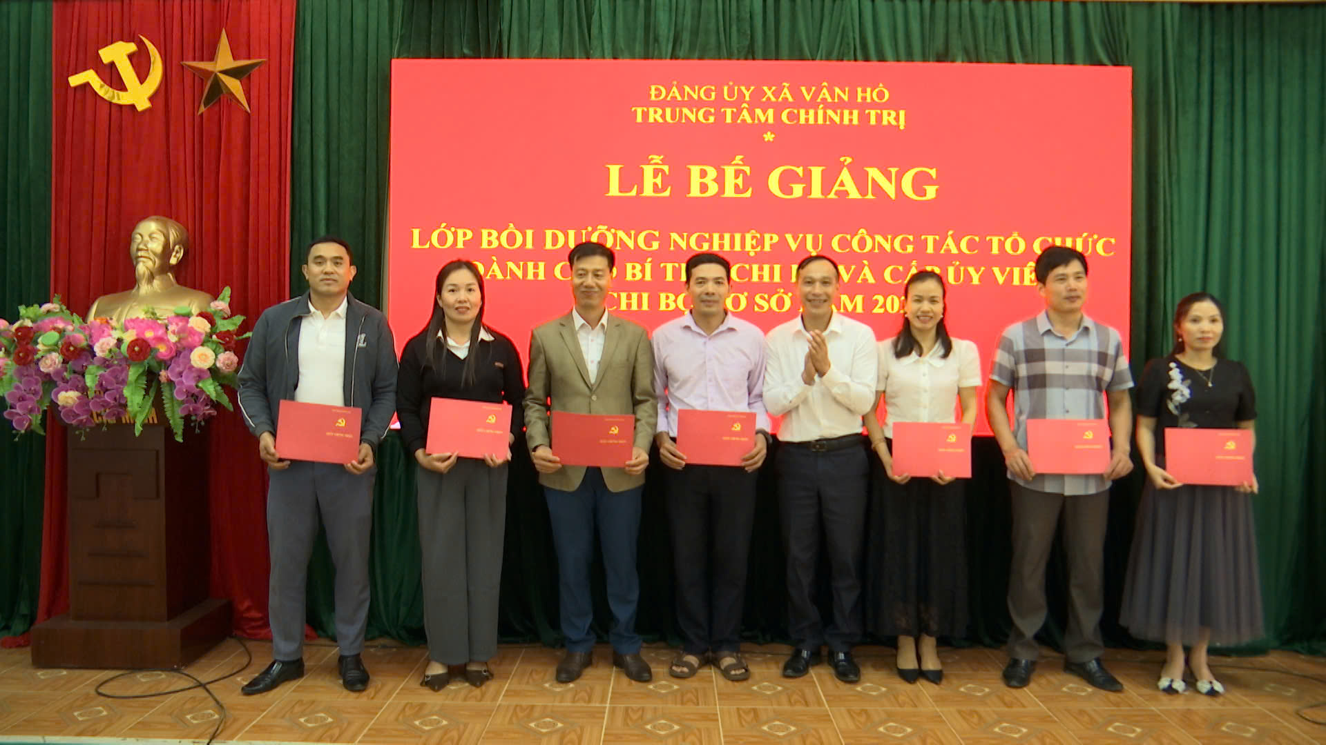 Bế giảng lớp bồi dưỡng nghiệp vụ công tác Đảng dành cho Bí thư chi bộ và cấp ủy viên cơ sở năm 2025