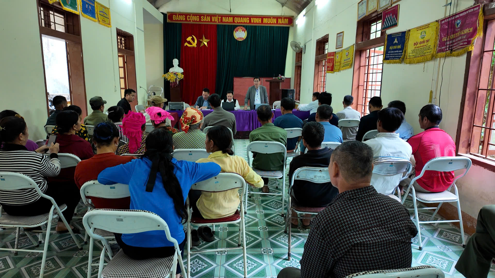 UBND xã Vân Hồ làm việc với nhân dân bản Ui, Nà Pa và bản Cóm về hỗ trợ, bồi thường tái định cư cao tốc Hoà Bình - Mộc Châu