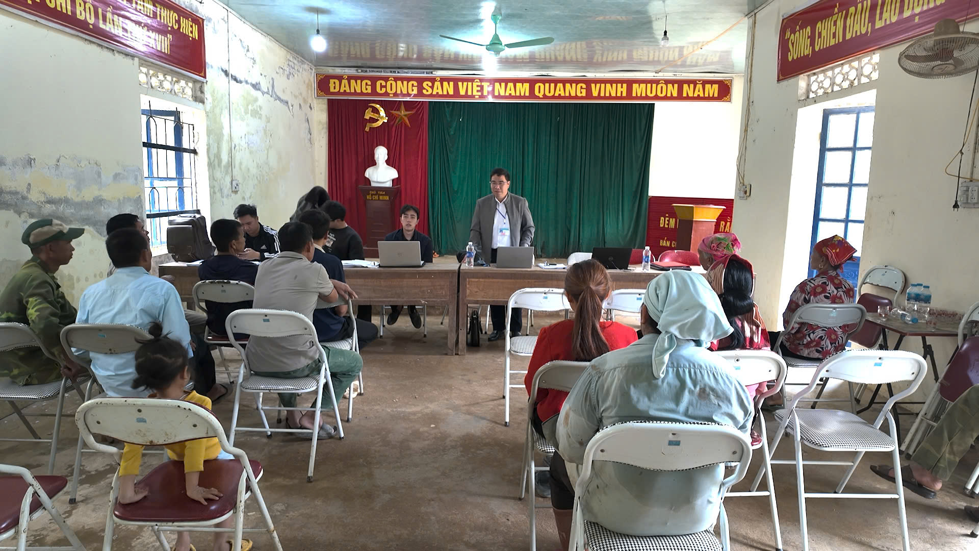 UBND xã Vân Hồ làm việc với nhân dân bản Cóm về phương án bồi thường, hỗ trợ, tái định cư cao tốc Hoà Bình - Mộc Châu (đợt 3)