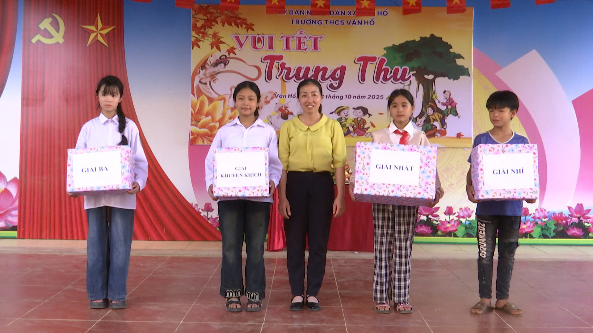 Vui tết trung thu tại trường THCS Vân Hồ