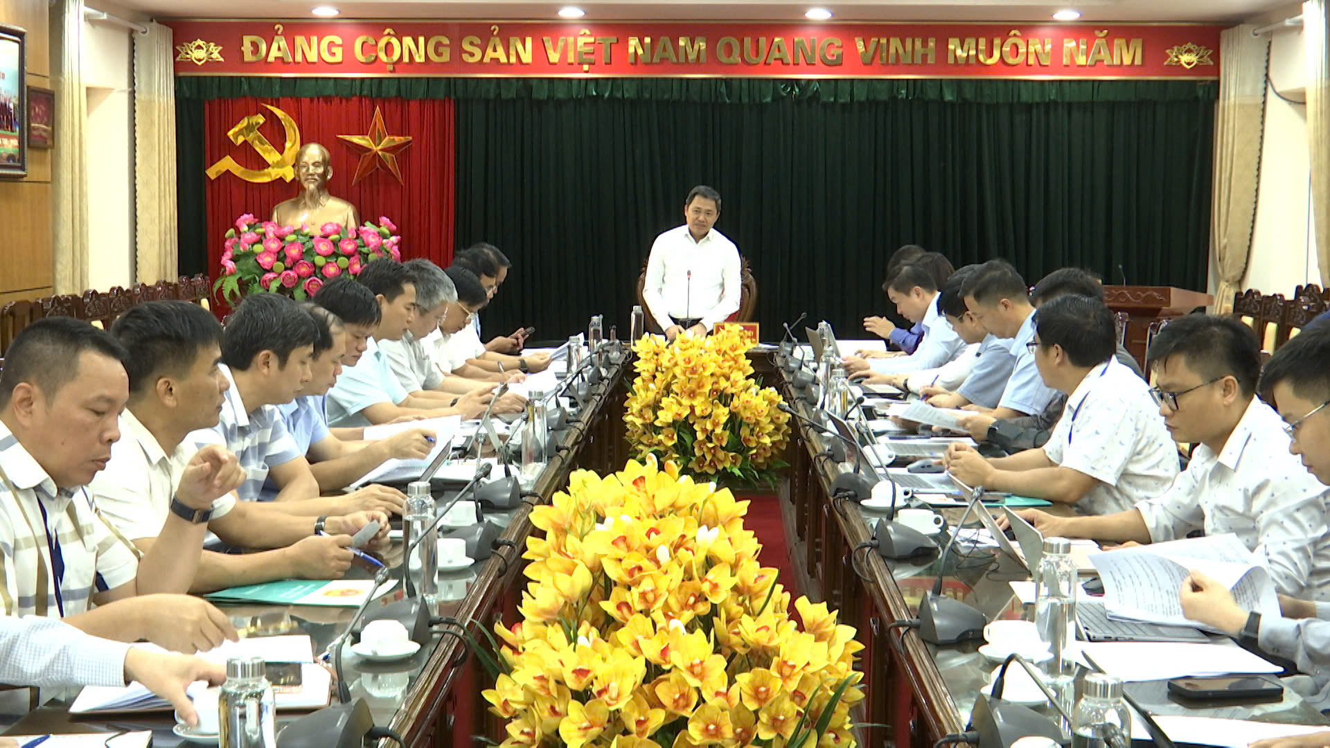 Đồng chí Chủ tịch UBND tỉnh làm việc với các địa phương về tiến độ dự án cao tốc Hòa Bình – Mộc Châu