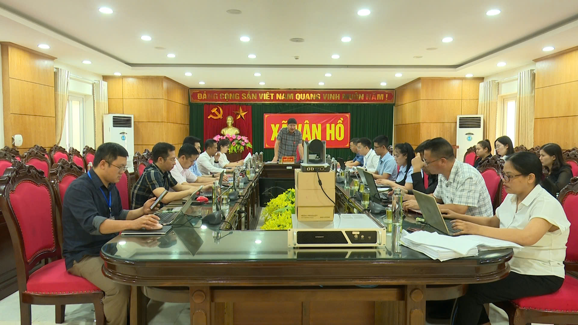 Thường trực Đảng ủy xã làm việc với phòng Kinh tế xã để tháo gỡ khó khăn, vướng mắc sau khi thực hiện chính quyền địa phương 2 cấp