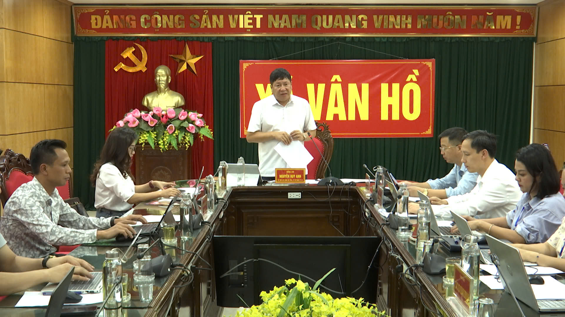 Thường trực Đảng uỷ xã Vân Hồ làm việc với Phòng Văn hoá - Xã hội và Trung tâm Hành chính công