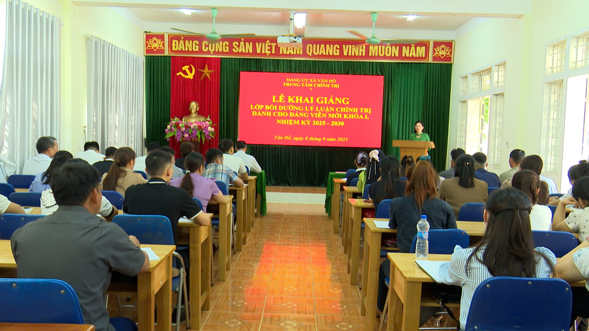 Vân Hồ khai giảng lớp Đảng viên mới khoá I, nhiệm kỳ 2025 - 2030