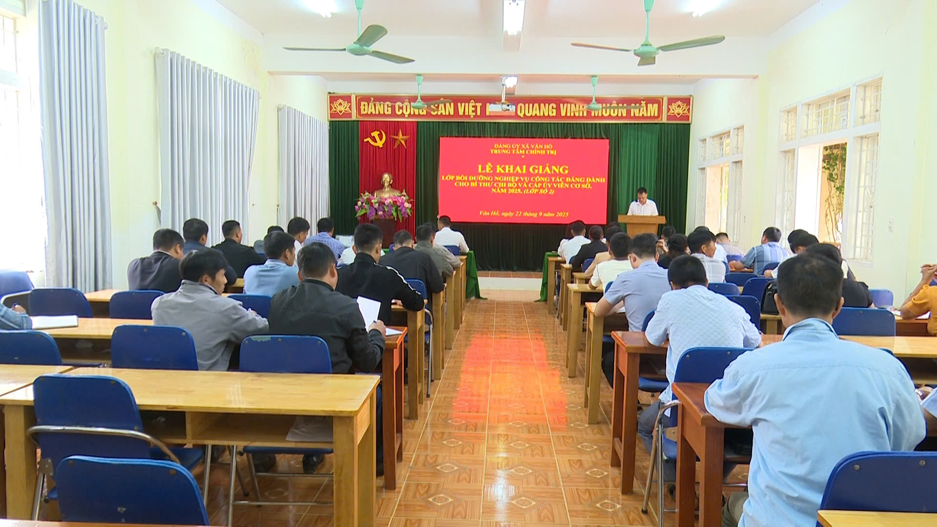 Khai giảng Lớp Bồi dưỡng Nghiệp vụ công tác đảng dành cho Bí thư chi bộ và cấp ủy viên ở cơ sở năm 2025 (Lớp số 02)