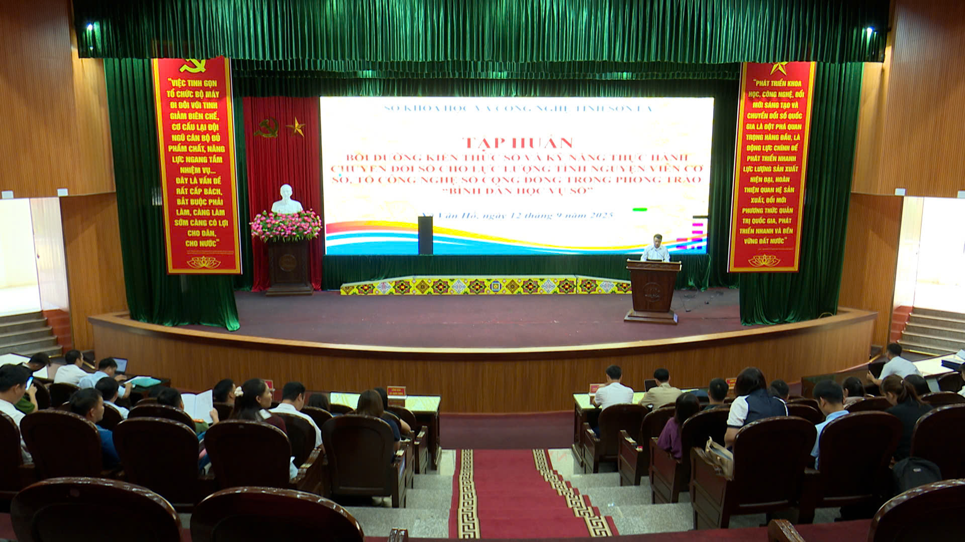 Tập huấn phong trào “Bình dân học vụ số”