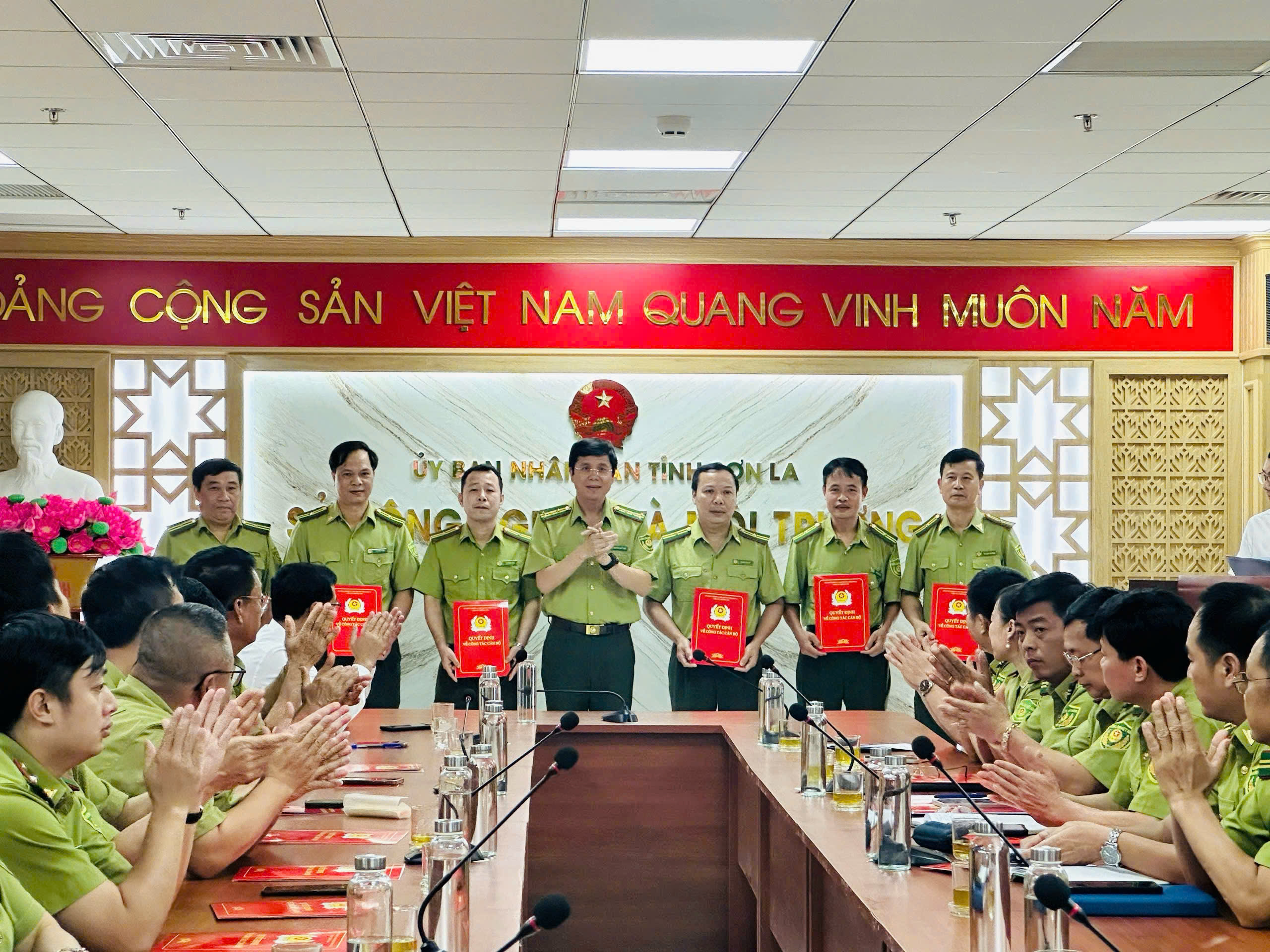 Công bố quyết định công tác cán bộ tại Chi cục Kiểm lâm Sơn La