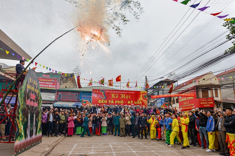 Lễ hội Đầu Pháo Kỳ Lừa