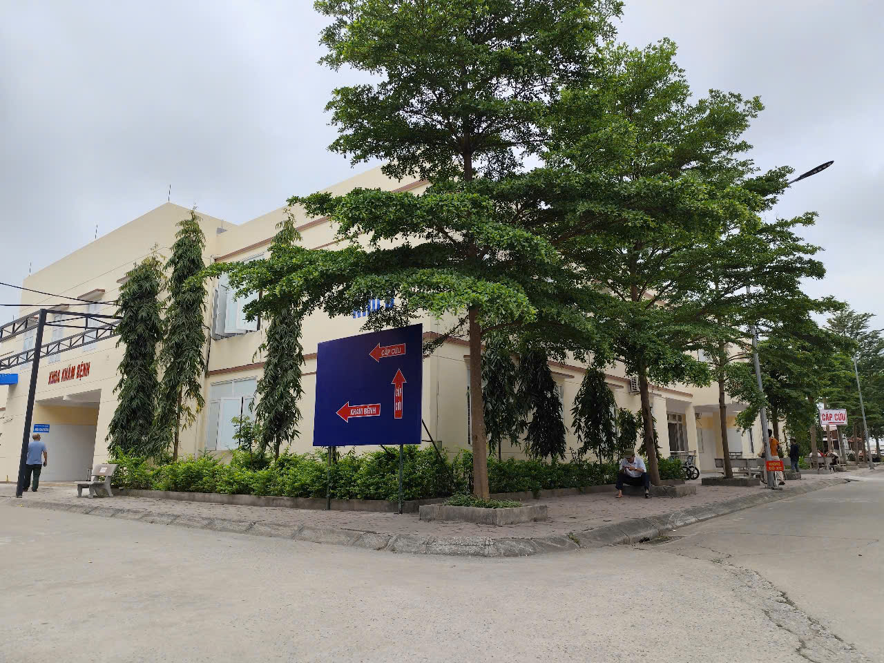 Khu nhà D (khoa khám bệnh)