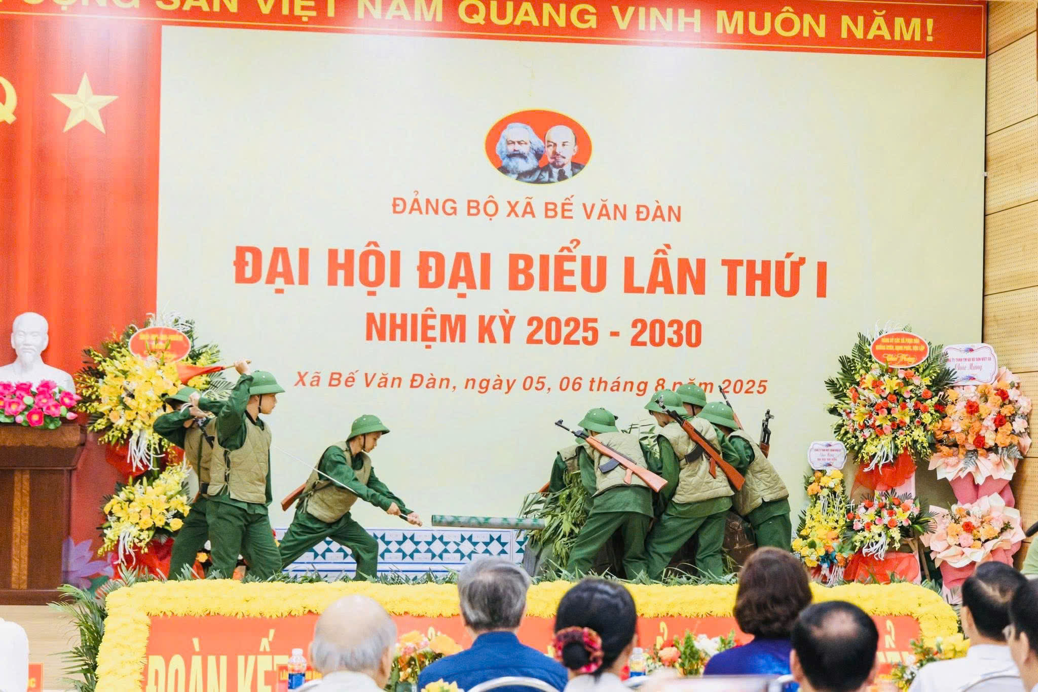 Tiết mục: Hoạt cảnh Bế Văn Đàn do Học sinh Trường THPT Cách Linh tham gia diễn tại Hội diễn văn nghệ Chào mừng Đại hội Đại biểu lần thứ I Đảng bộ Xã Bế Văn Đàn