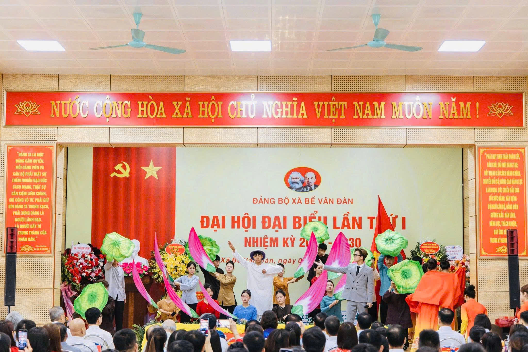 Tiết mục "Dấu chân phía trước" 