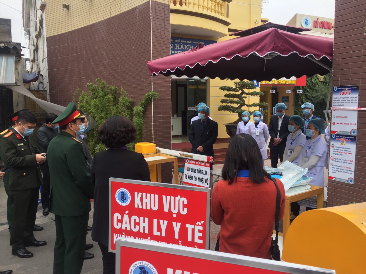 Phó Chủ tịch UBND thành phố Lê Khắc Nam kiểm tra công tác cách ly, điều trị phòng chống dịch COVID-19