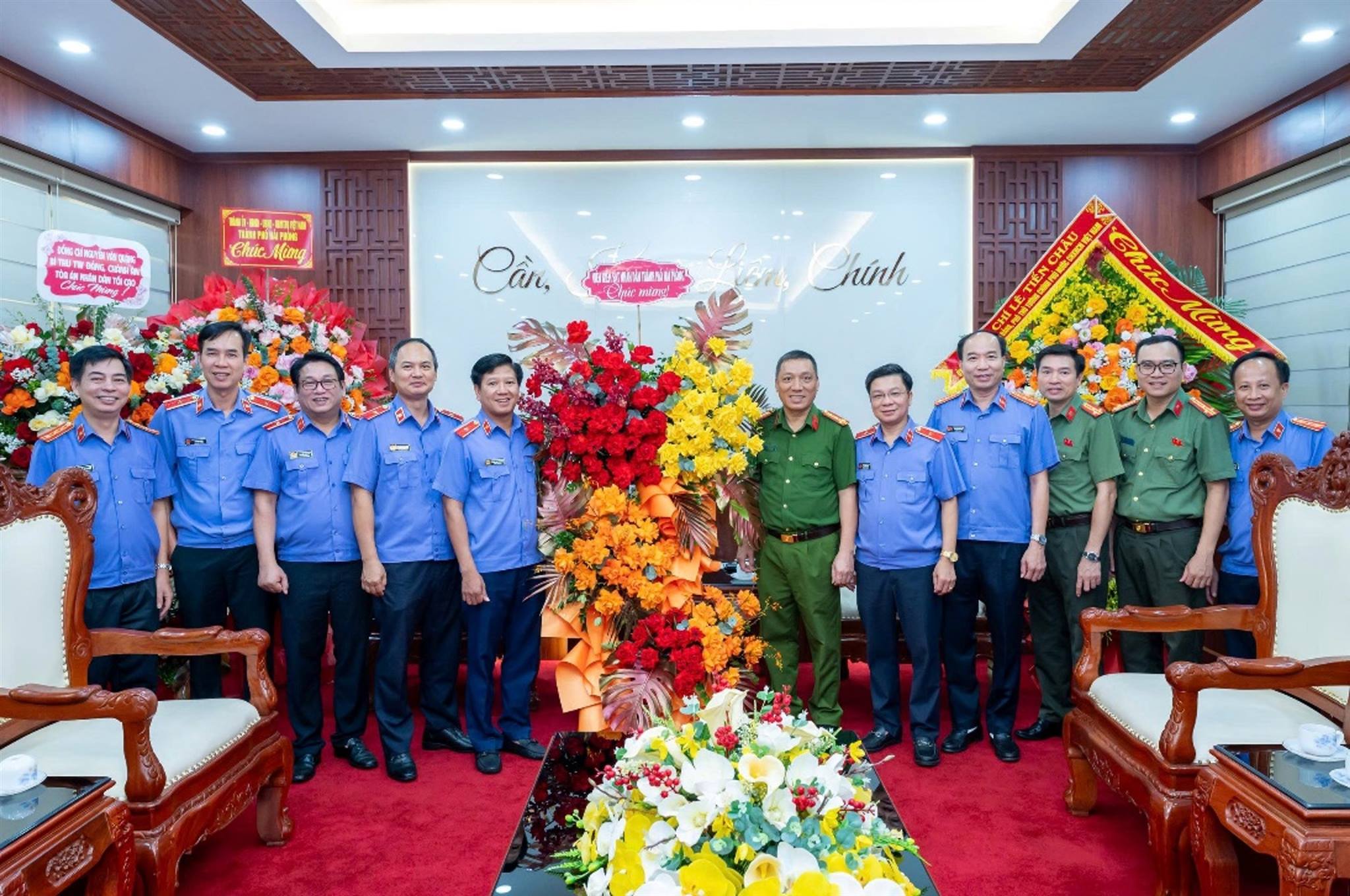 VKSND thành phố Hải Phòng chúc mừng Công an thành phố Hải Phòng nhân ngày truyền thống lực lượng Công an nhân dân 19/8