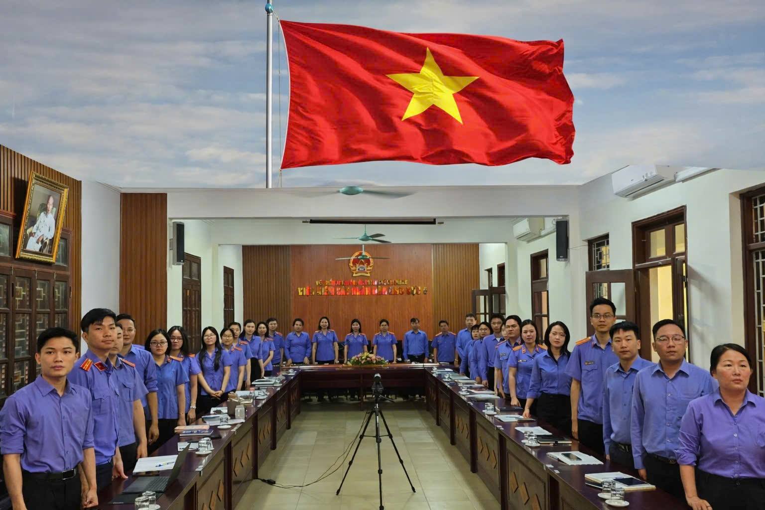 Chi bộ Viện kiểm sát nhân dân khu vực 5 - Hải Phòng thực hiện nghi thức chào cờ và sinh hoạt Chi bộ tháng 3/2026 tập trung quán triệt, tuyên truyền cuộc bầu cử đại biểu Quốc hội khoá XVI và bầu cử đại biểu Hội đồng nhân dân các cấp nhiệm kỳ 2026 – 2031