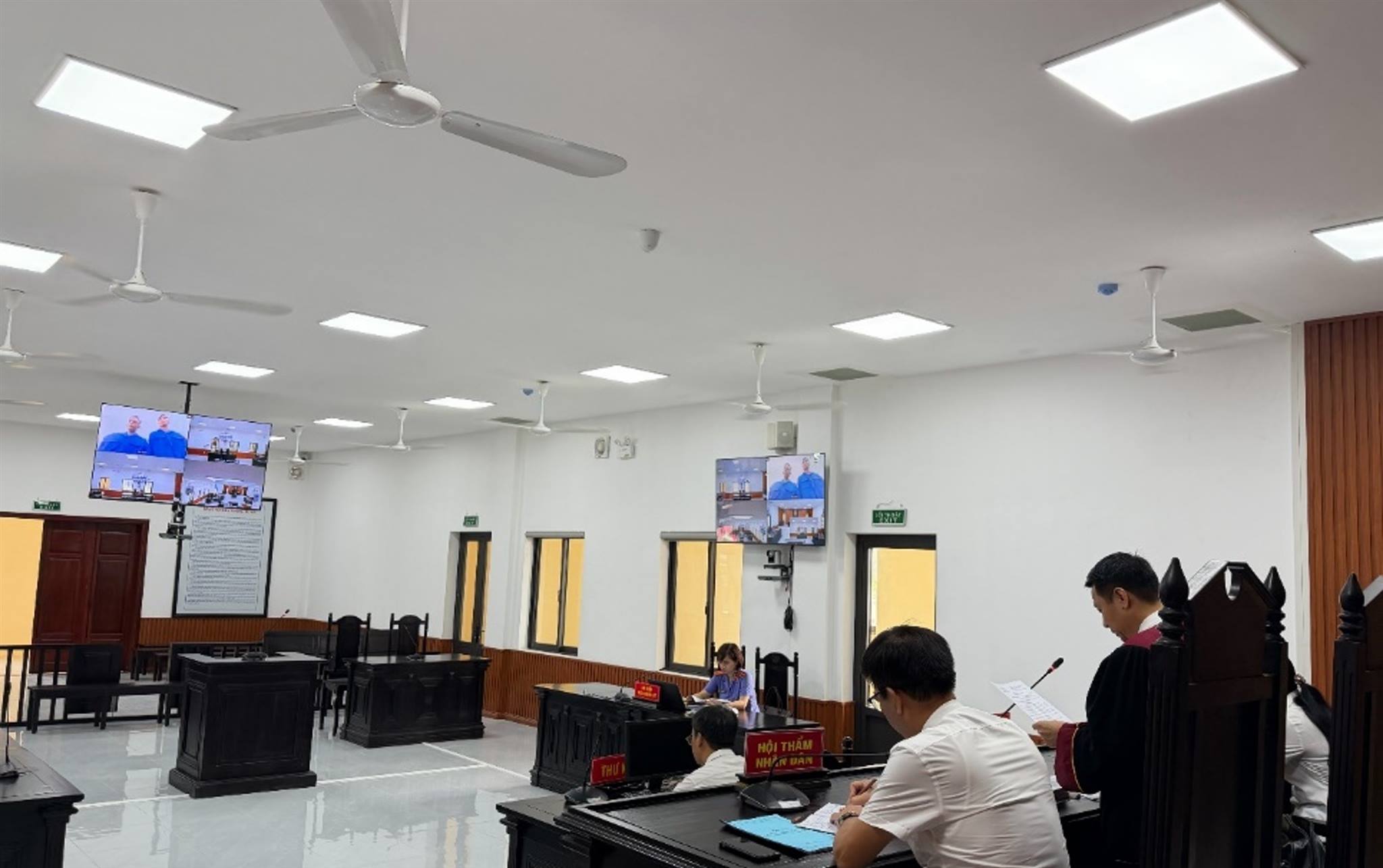 VKSND khu vực 9 phối hợp tổ chức phiên tòa trực tuyến xét xử vụ án Trộm cắp tài sản