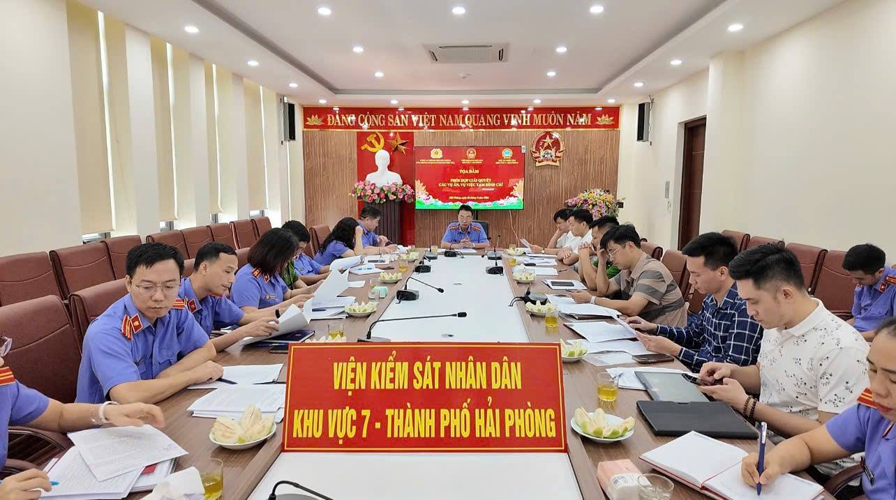 VKSND khu vực 7 - Hải Phòng tổ chức buổi Tọa đàm phối hợp giải quyết các vụ án, vụ việc tạm đình chỉ.
