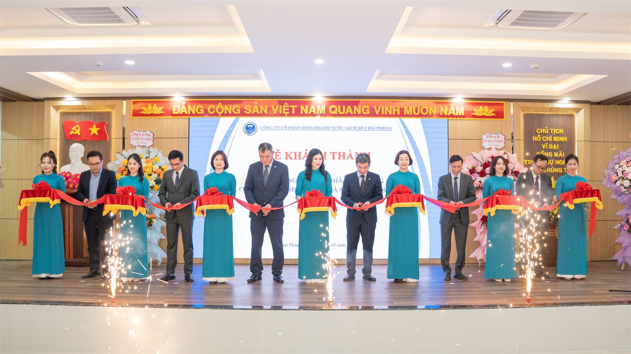 Khánh thành dự án nâng cấp tòa nhà văn phòng và các công trình trong Nhà máy nước Vật Cách