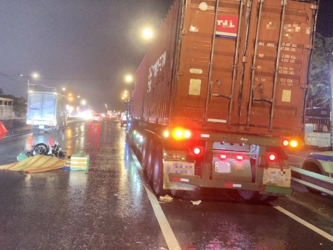Một số vấn đề về trách nhiệm pháp lý về dừng đỗ xe ở khu vực không được dừng, đỗ xe gây hậu quả chết người