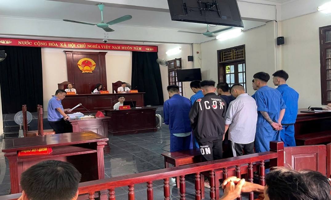 Xét xử nhóm thanh niếu niên tụ tập đua xe, gây rối trật tự công cộng trên nhiều tuyến phố tại Hải Phòng