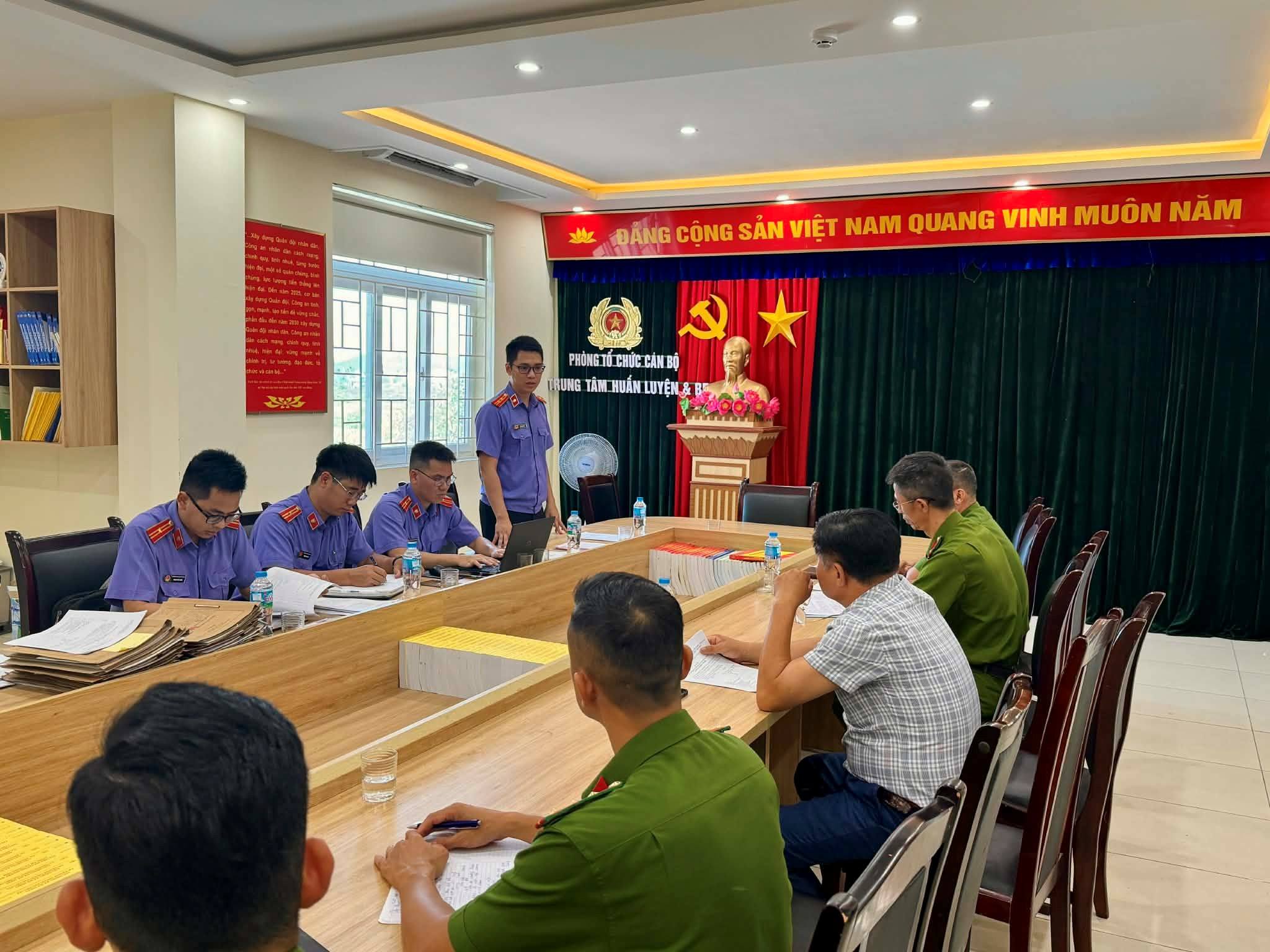 VKSND khu vực 2 trực tiếp kiểm sát công tác tạm giữ, tạm giam tại Phân trại tạm giam An Dương