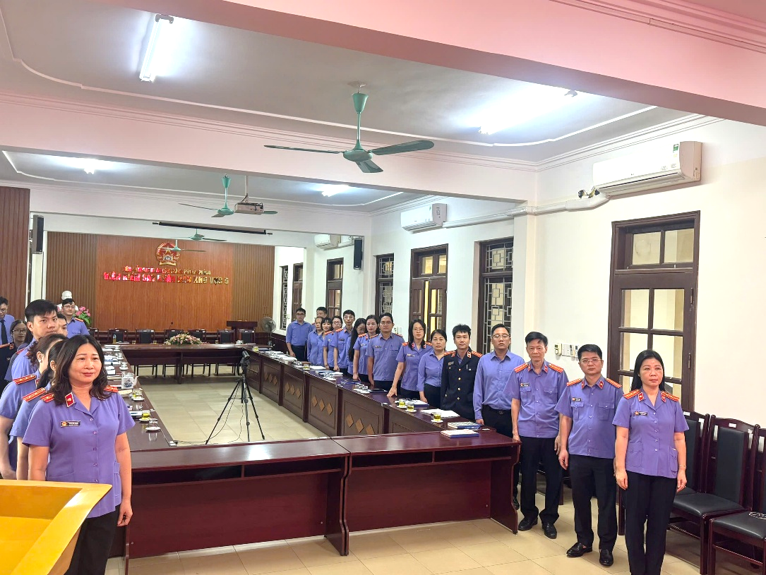 Viện kiểm sát nhân dân khu vực 5 - Hải Phòng  tổ chức lễ chào cờ định kỳ hàng tháng
