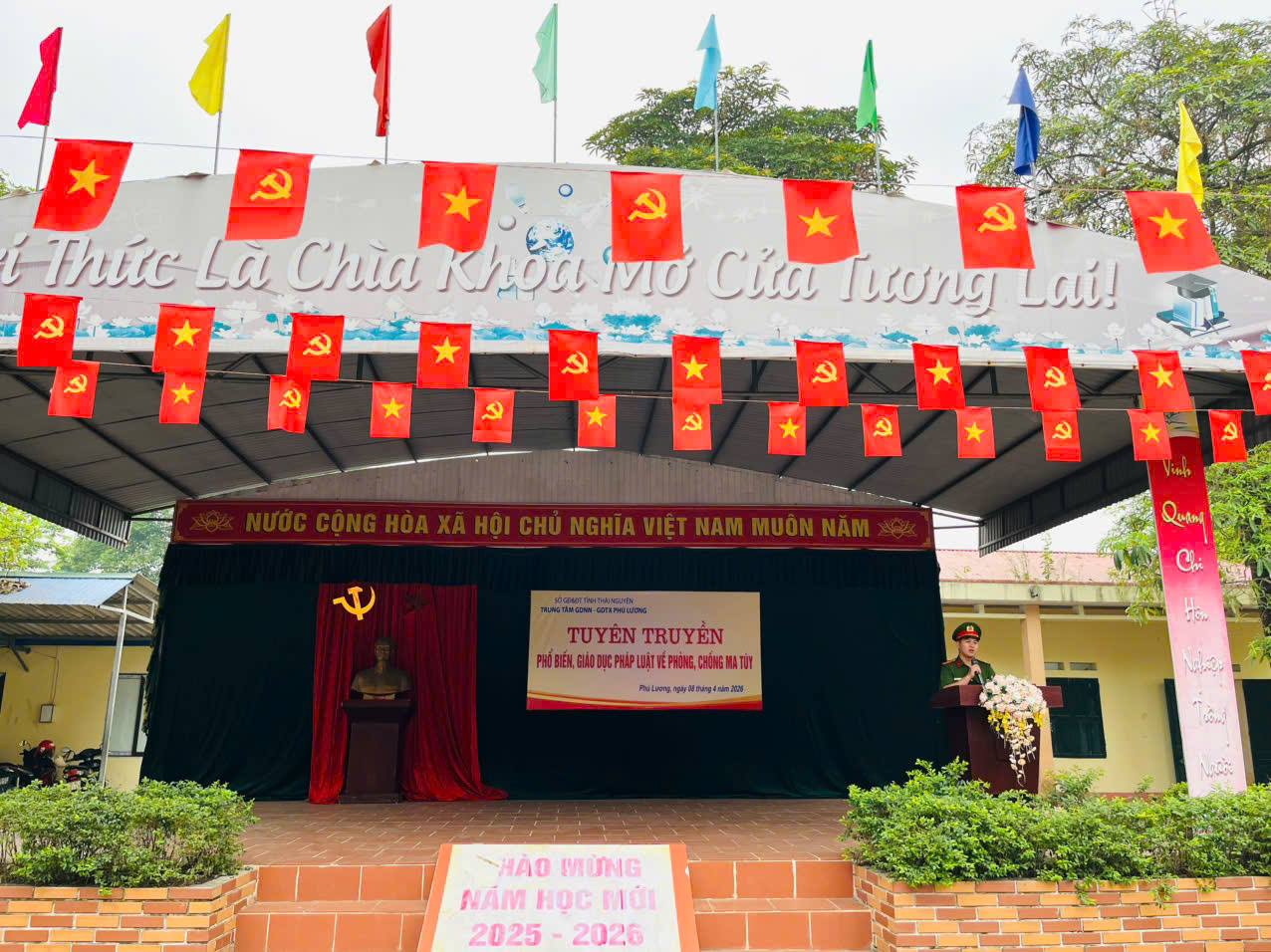 Anh-tin-bai
