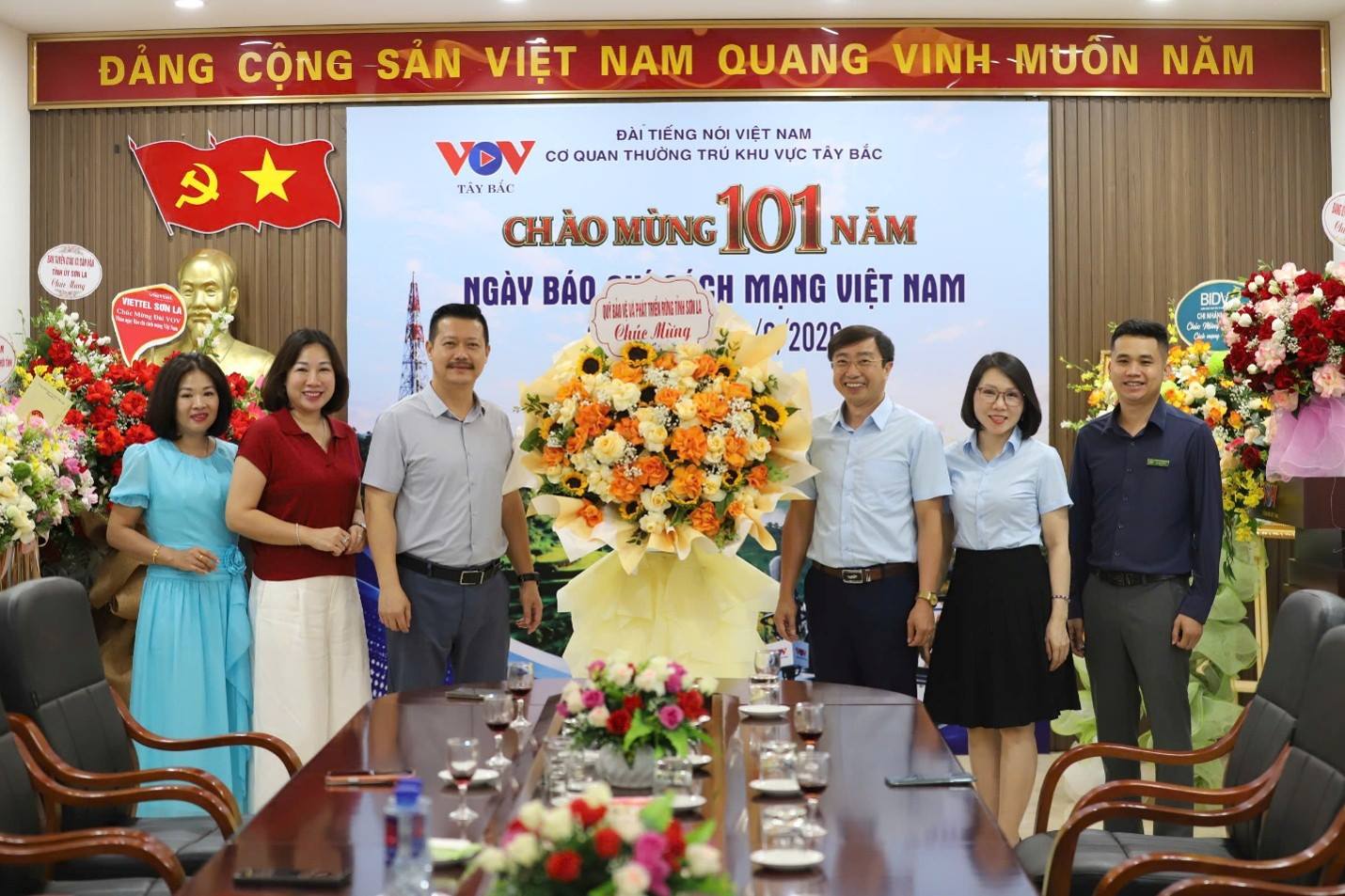 anh tin bai