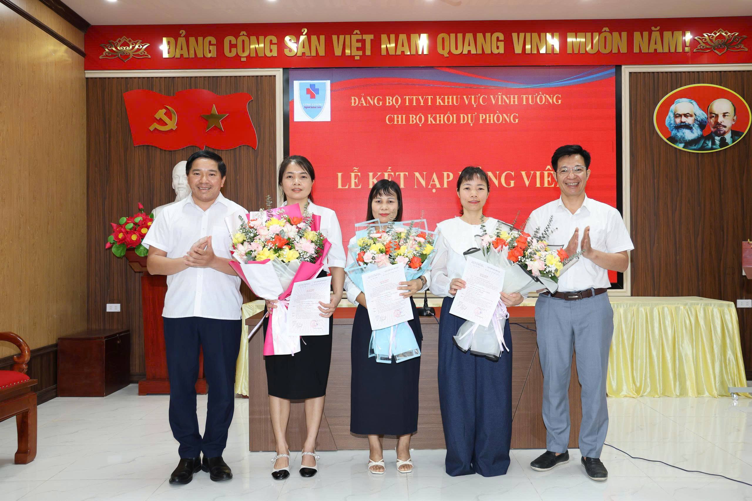 Chi bộ Khối Dự phòng tổ chức Lễ kết nạp Đảng viên mới