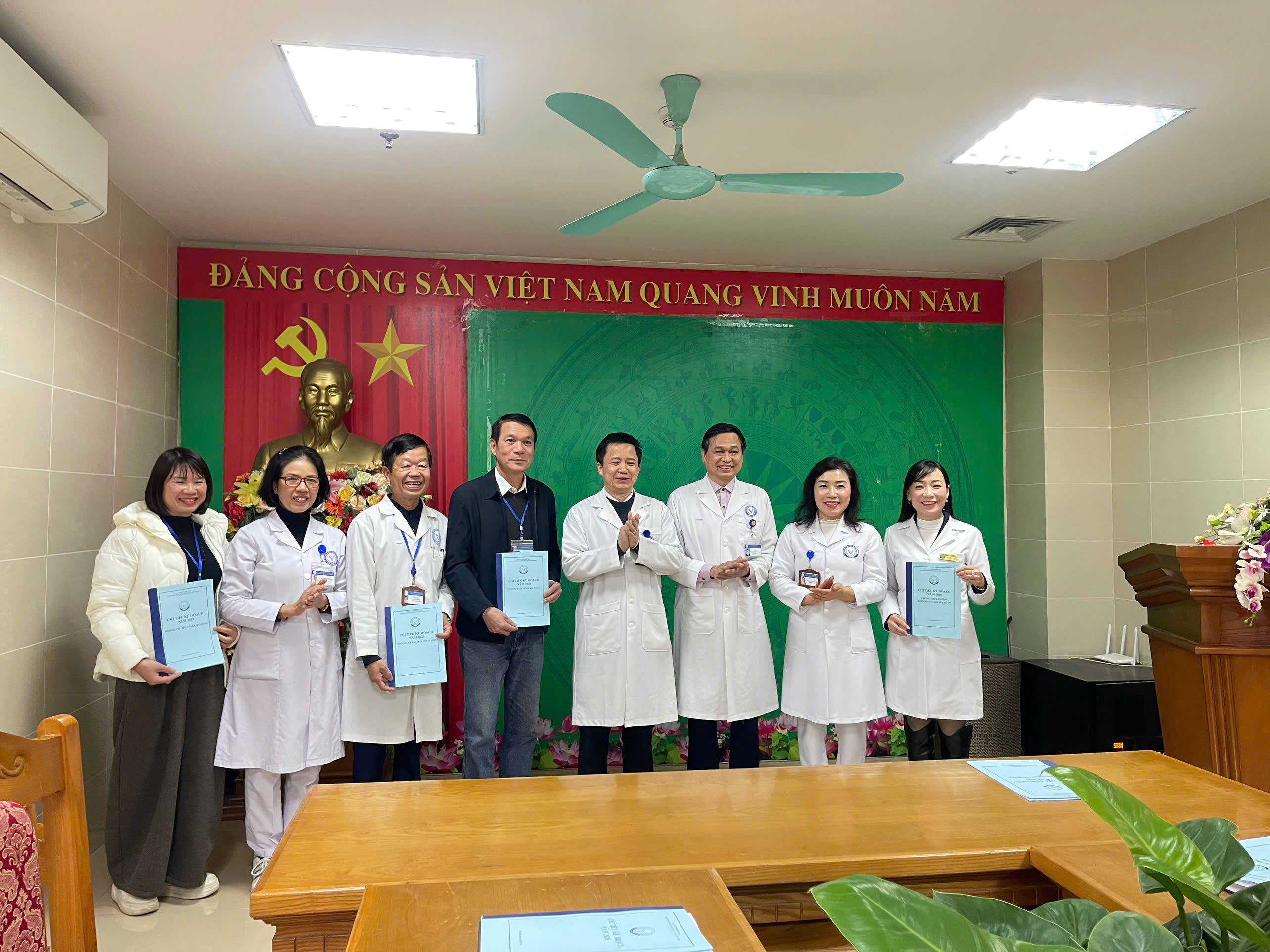 BỆNH VIỆN PHỤC HỒI CHỨC NĂNG VĨNH PHÚC TỔ CHỨC GIAO CHỈ TIÊU KẾ HOẠCH, KÝ CAM KẾT NĂM 2026