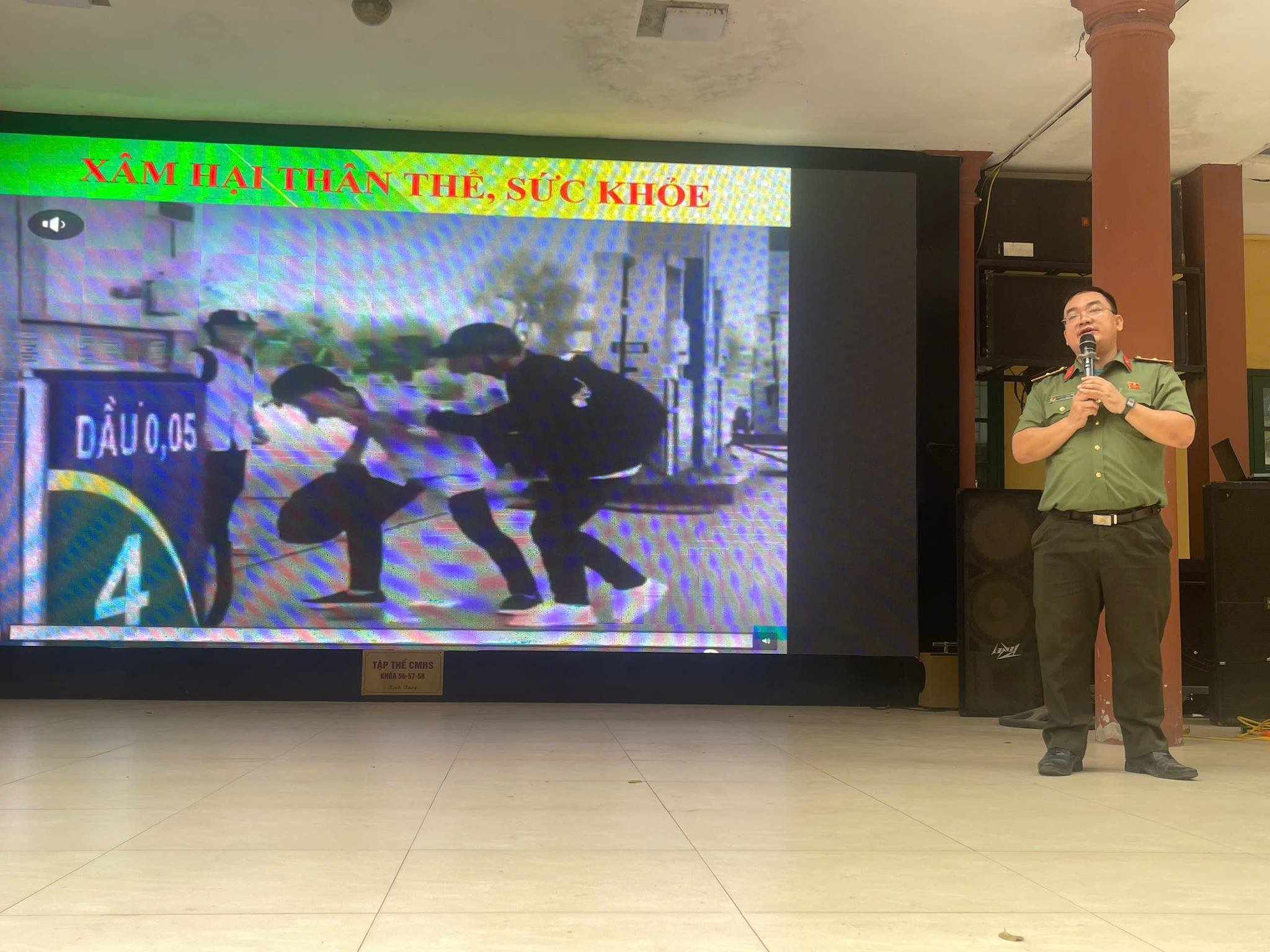 THPT Vân Nội tăng cường giáo dục kỹ năng sống: Hơn 2.000 học sinh, giáo viên tham gia tuyên truyền phòng chống bạo lực học đường và an toàn giao thông