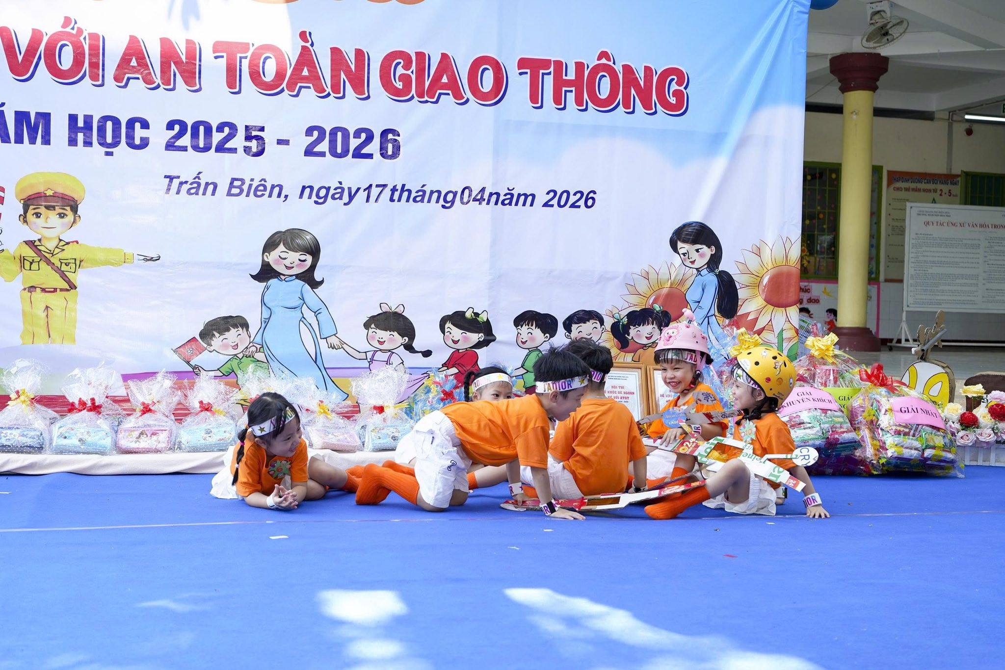 Anh-tin-bai