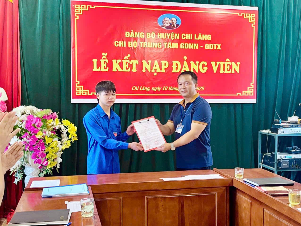 KẾT NẠP ĐẢNG VIÊN MỚI