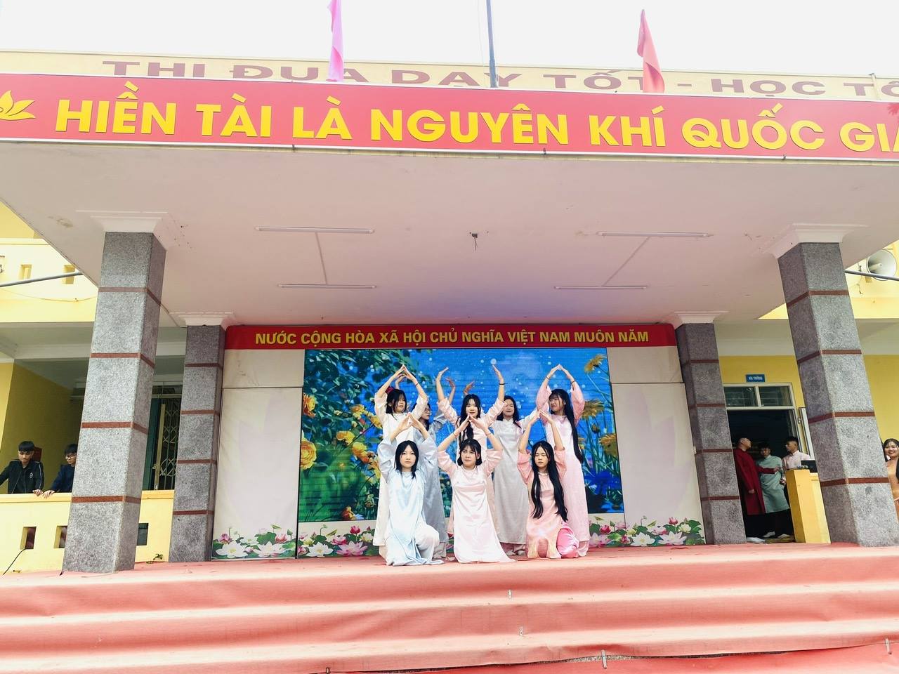 Anh-tin-bai