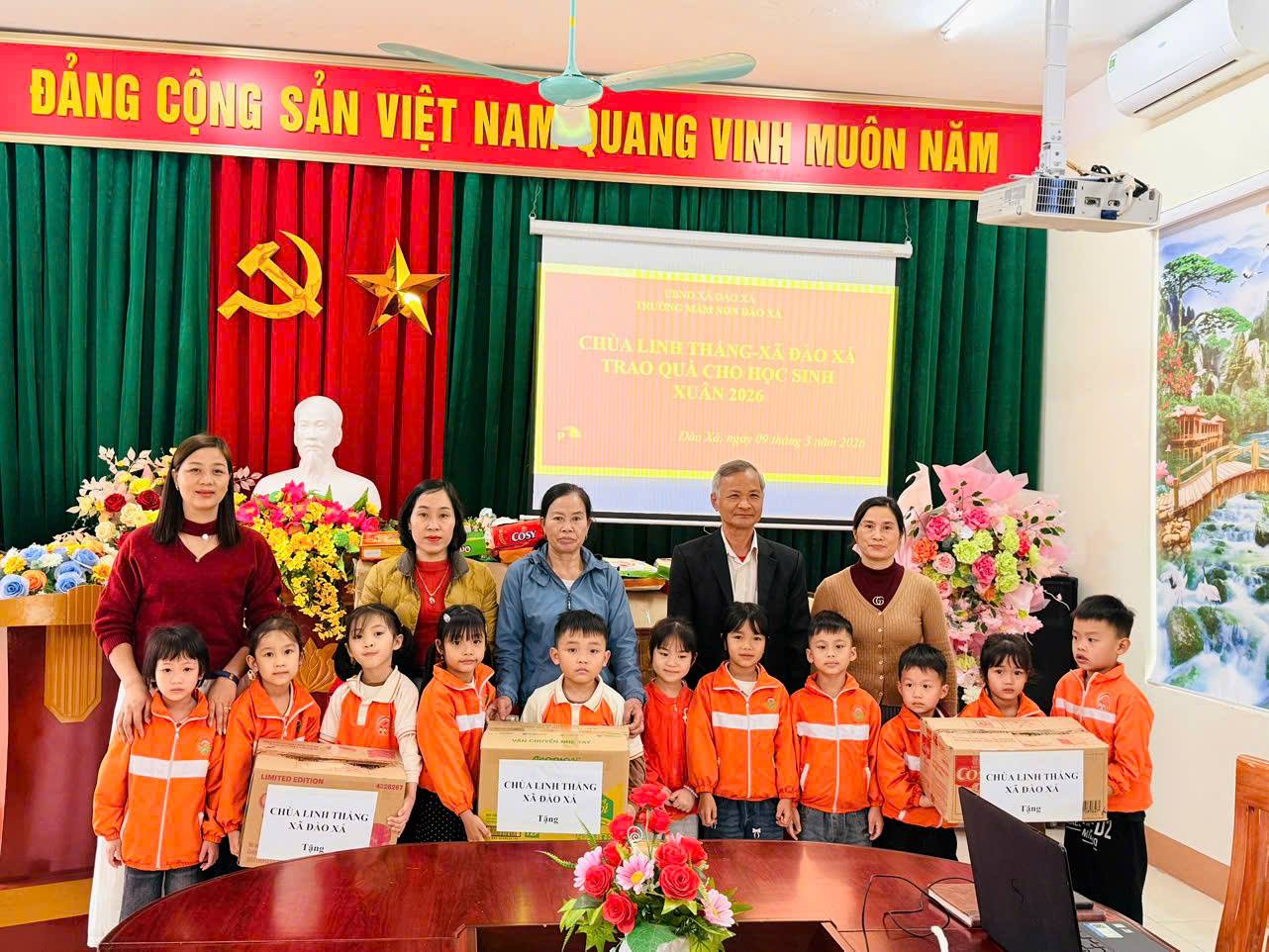 CHÙA LINH THẮNG TRAO TẶNG QUÀ TẾT CHO HỌC SINH TRƯỜNG MẦM NON ĐÀO XÁ XUÂN BÍNH NGỌ 2026