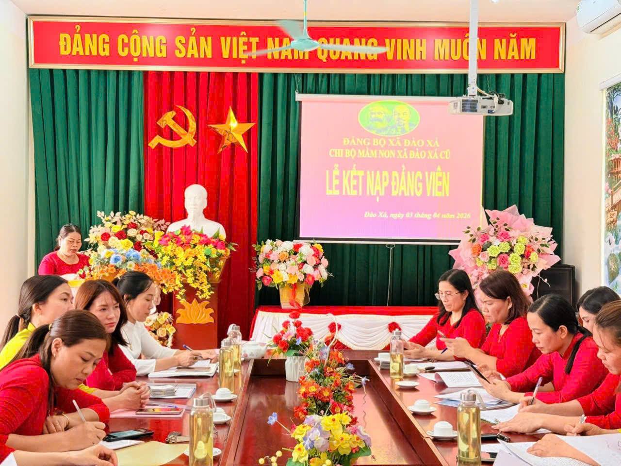 LỄ KẾT NẠP ĐẢNG VIÊN 