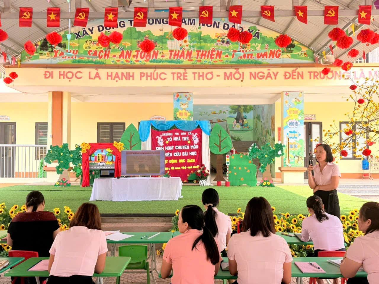 TRƯỜNG MẦM NON ĐÀO XÁ TỔ CHỨC SINH HOẠT CHUYÊN MÔN