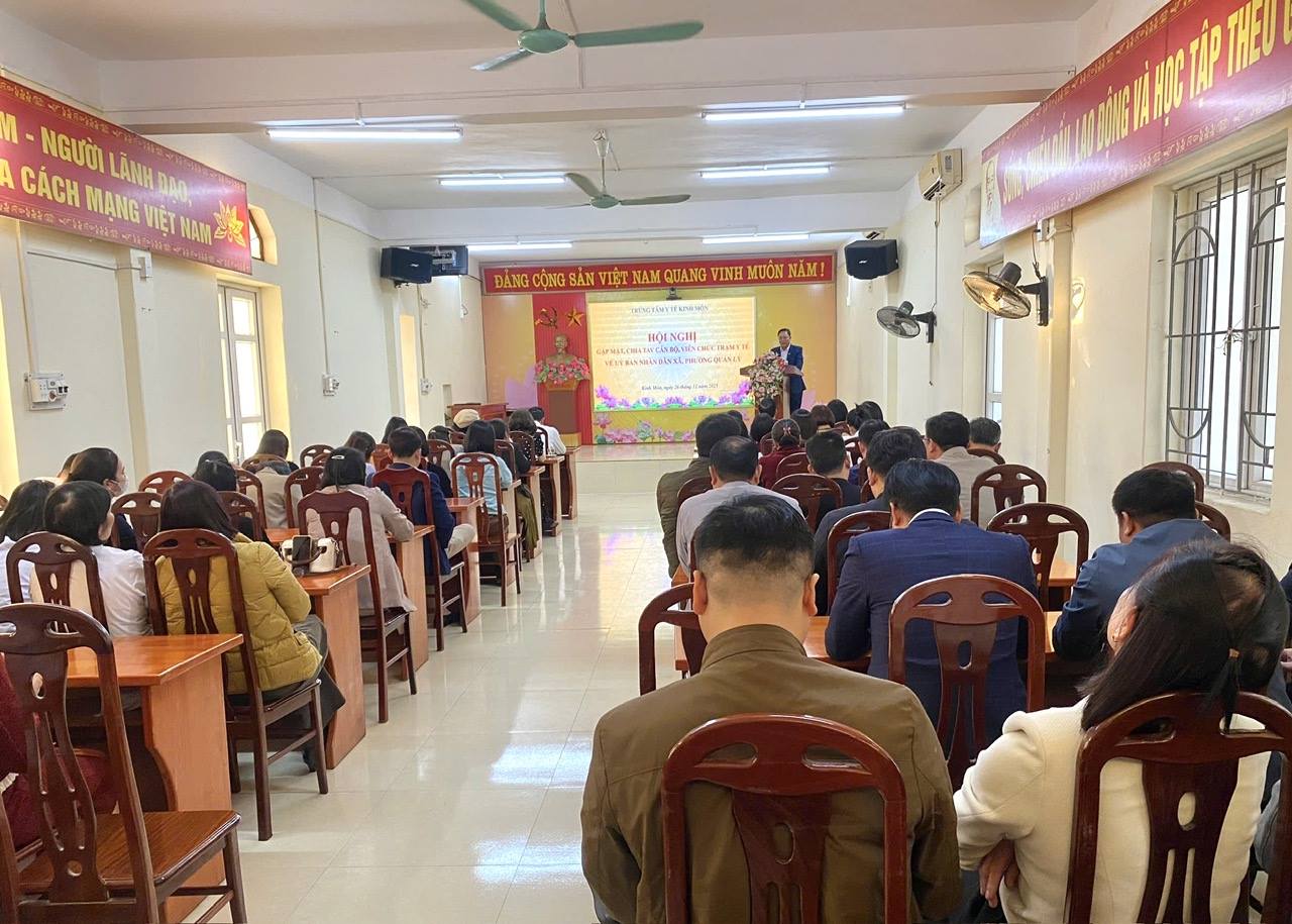 Trung tâm Y tế Kinh Môn tổ chức Hội nghị gặp mặt, chia tay cán bộ viên chức Trạm Y tế xã, phường