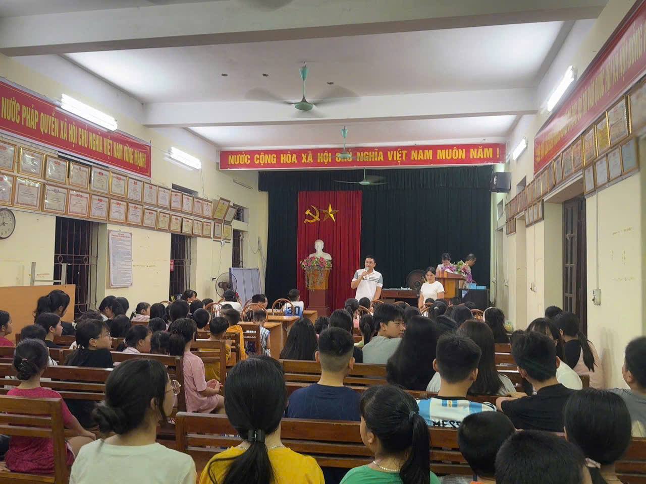 Anh-tin-bai