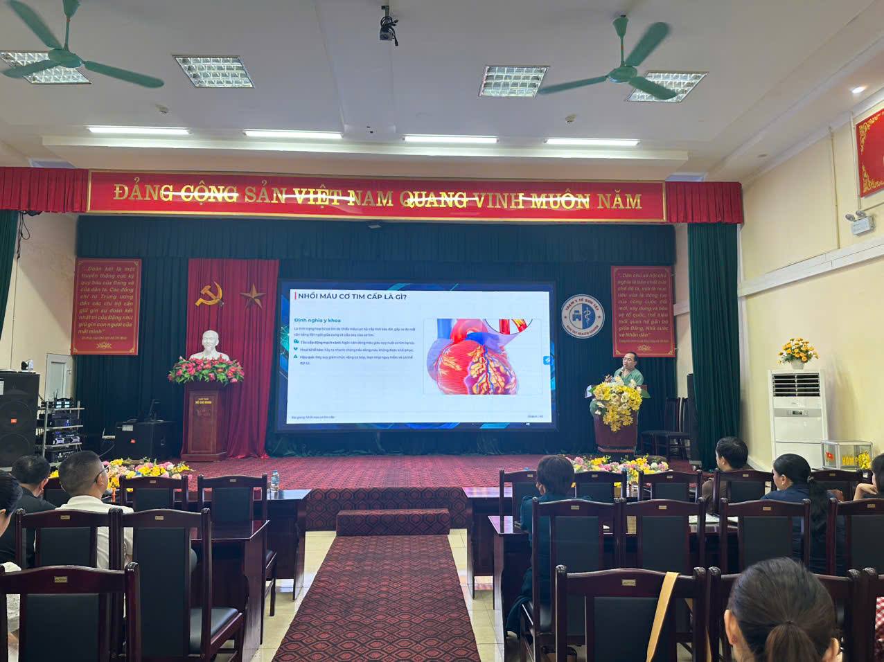 TẬP HUẤN NHẬN BIẾT VÀ XỬ TRÍ BAN ĐẦU NHỒI MÁU CƠ TIM CẤP
