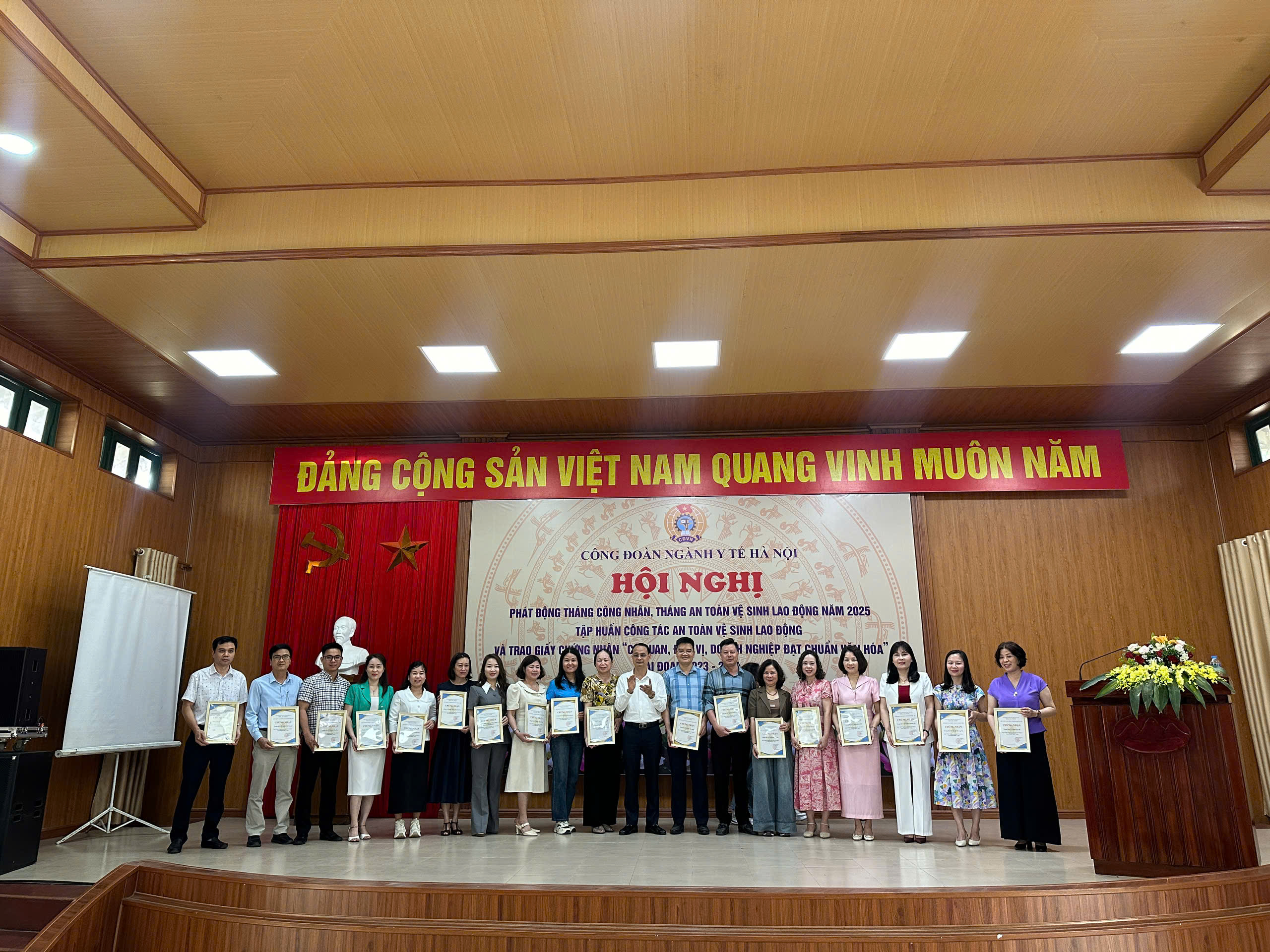 Trung tâm Y tế Sơn Tây được công nhận cơ quan văn hóa giai đoạn 2023 - 2024